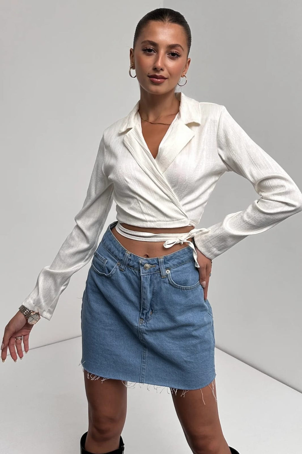 Kruvaze Bağlamalı Şık Saten Crop Bluz